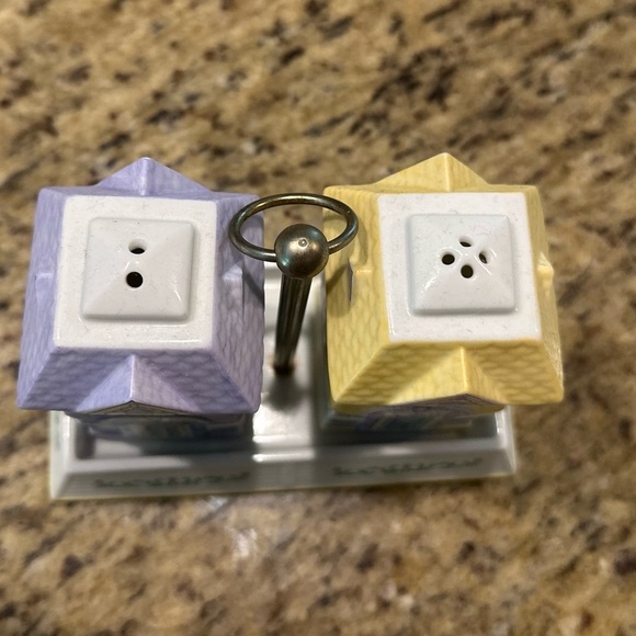 Lenox Village Collection Garlic & Cheese Shaker Set with Caddy - Picture 5 of 6